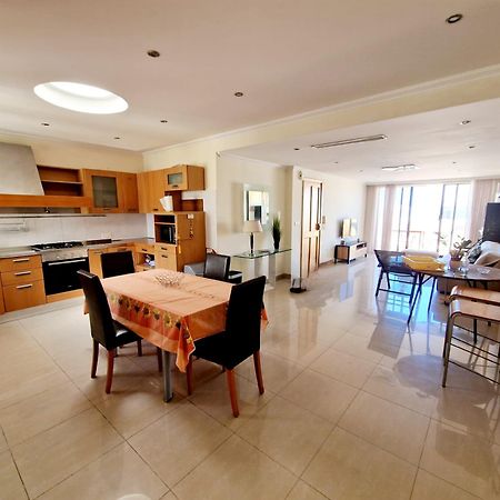 Spacious Central Sliema Penthouse Apartment ภายนอก รูปภาพ