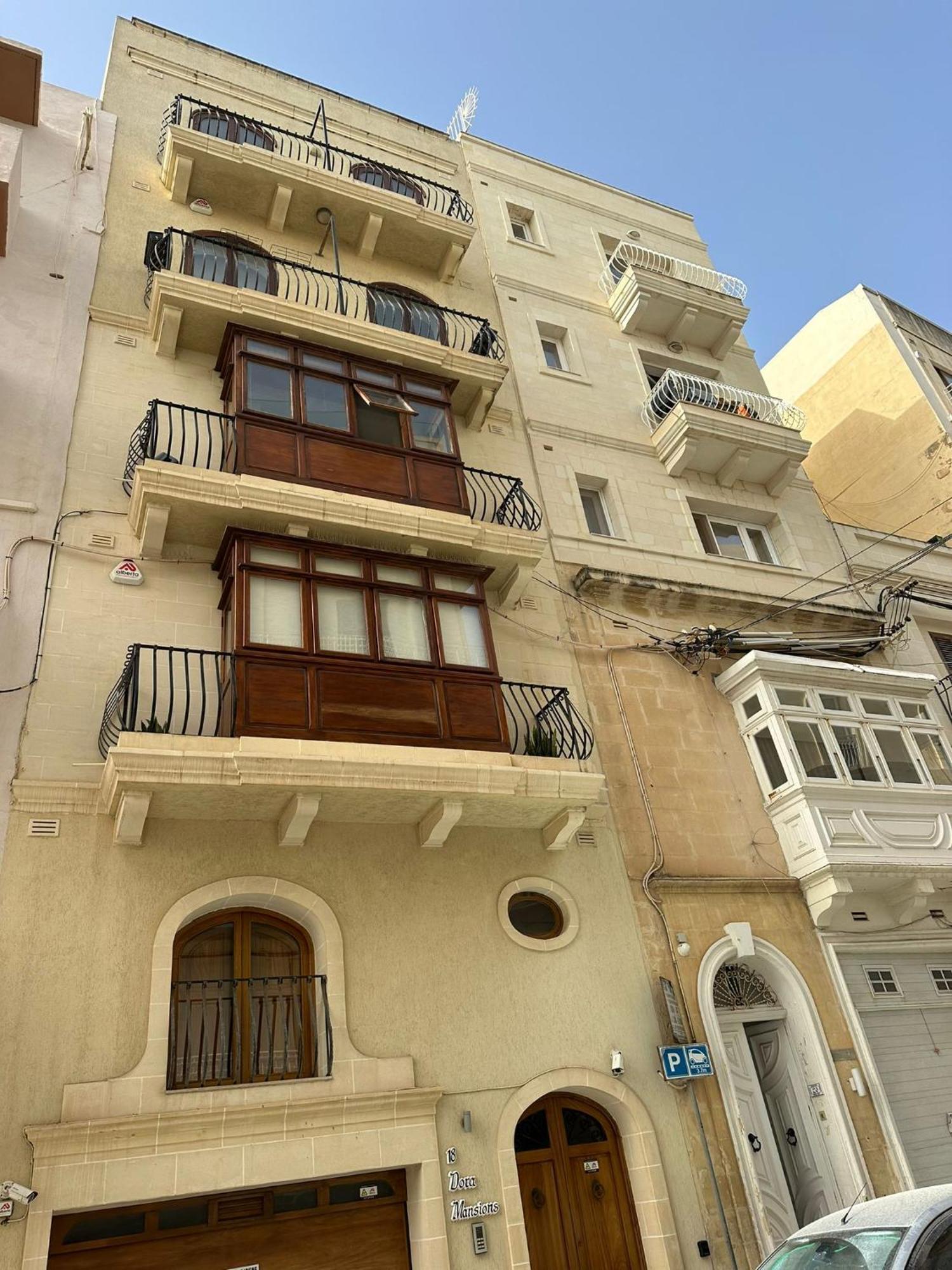 Spacious Central Sliema Penthouse Apartment ภายนอก รูปภาพ