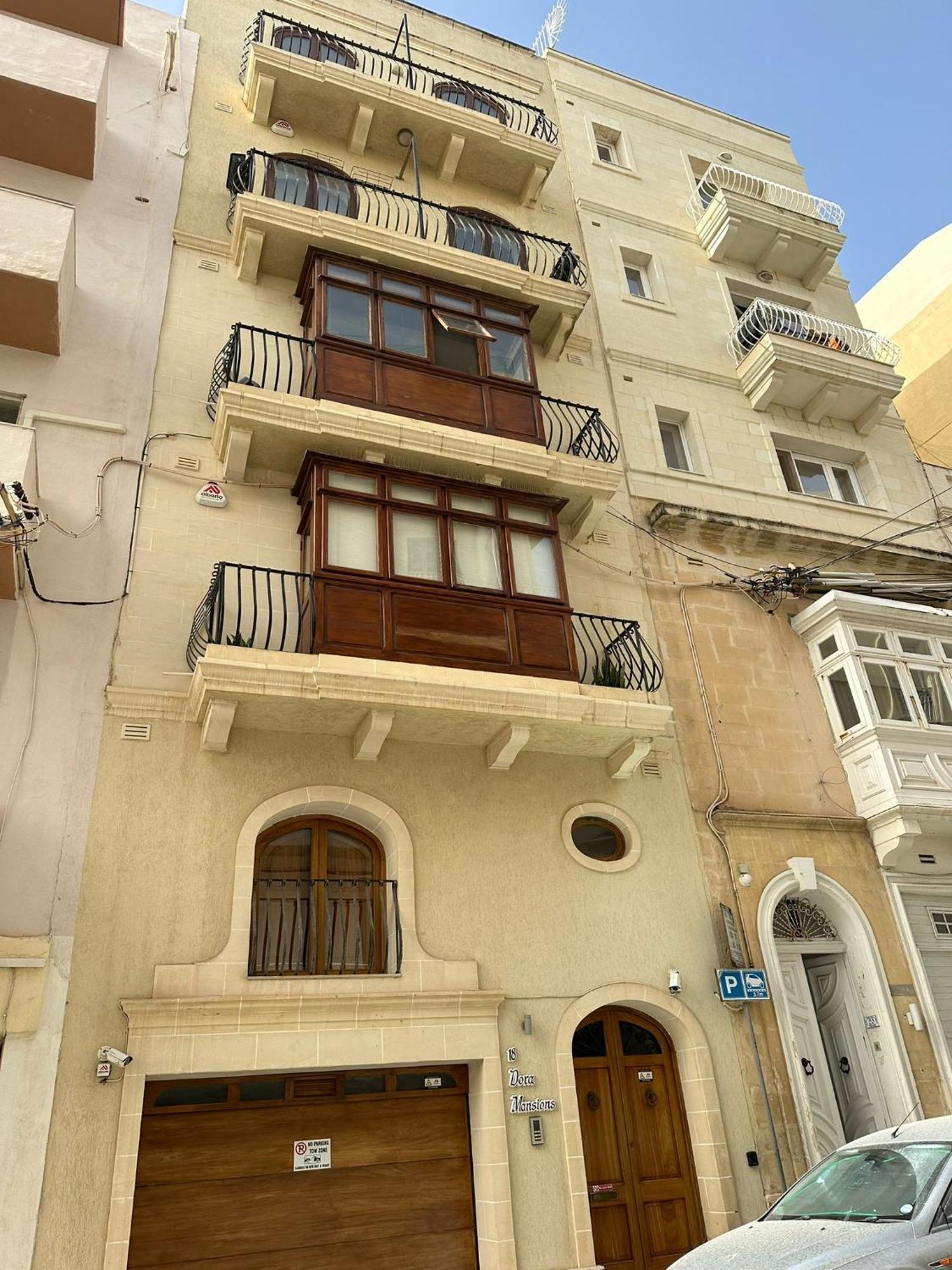 Spacious Central Sliema Penthouse Apartment ภายนอก รูปภาพ