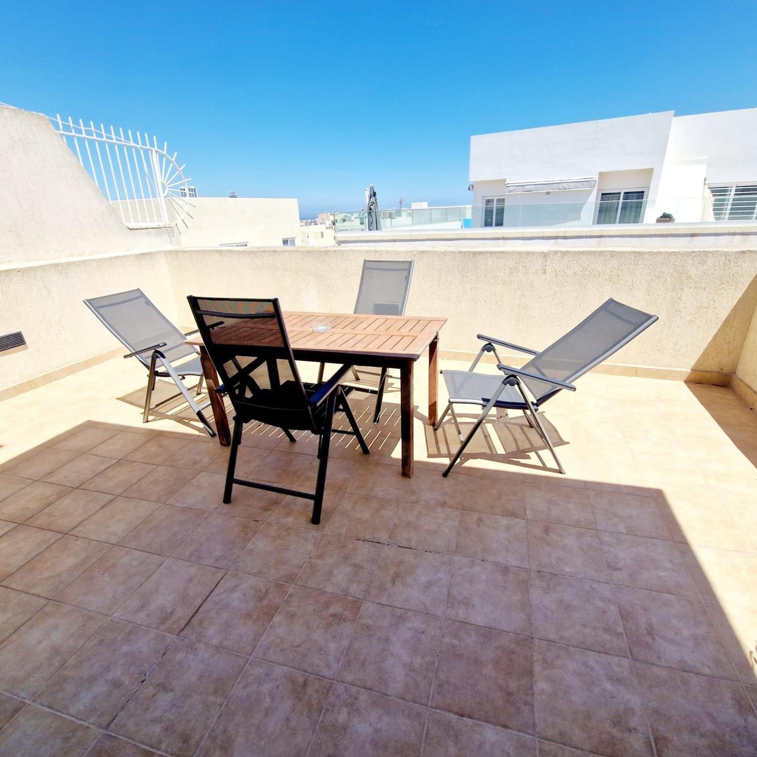 Spacious Central Sliema Penthouse Apartment ภายนอก รูปภาพ