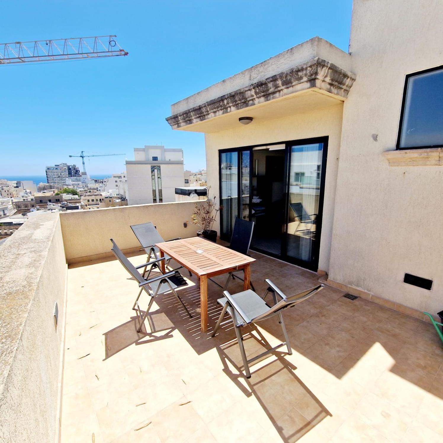 Spacious Central Sliema Penthouse Apartment ภายนอก รูปภาพ